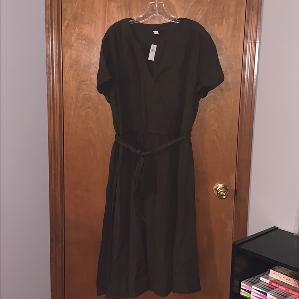 New with Tags! Waist-Defined Tie-Belt Midi Dress